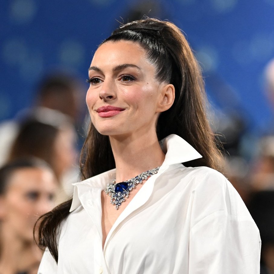 Ogrlica Anne Hathaway zasenila je sve na Met Gali 2025