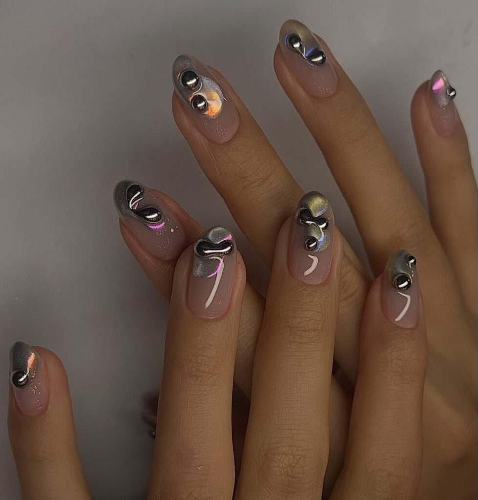 Oyster nails: Najzanimljiviji trend leta 2025