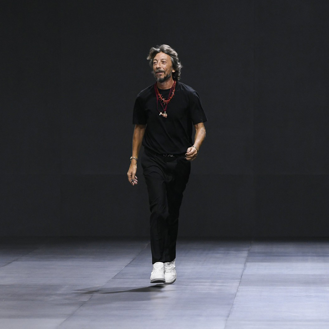 Kuća Balenciaga je juče objavila da će Pierpaolo Piccioli preuzeti ulogu kreativnog direktora, nasledivši Demnu,