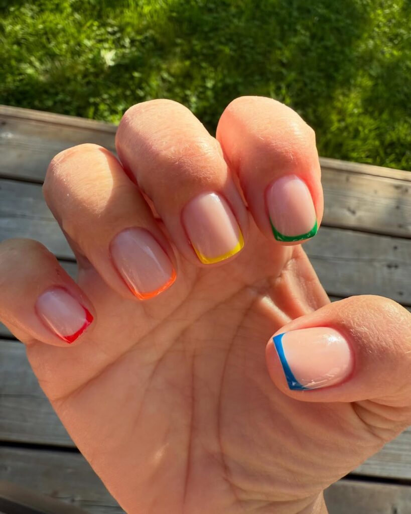 Pride manikir: Slavlje identiteta u bojama duge french u duginim bojama