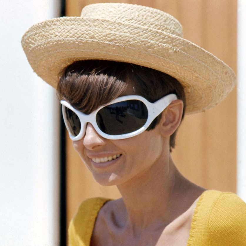 Zašto ne biste nosili naočare Audrey Hepburn iz filma Two for the Road Yuhu Oliver Goldsmith iz 1967, danas su jednako smele i relevantne kao i tada