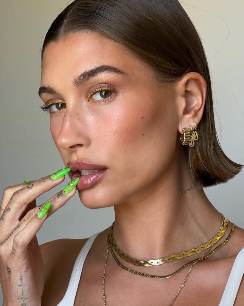 Najzanimljiviji manikir za leto 2025.
hailey bieber