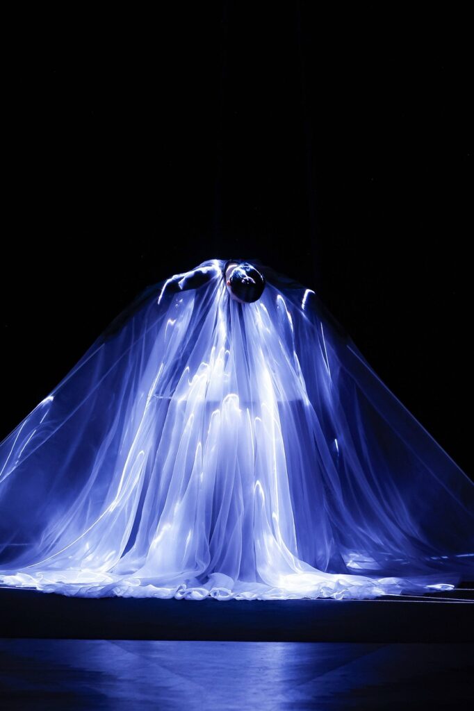 Iris Van Herpen Sympoiesis Budućnost visoke mode
