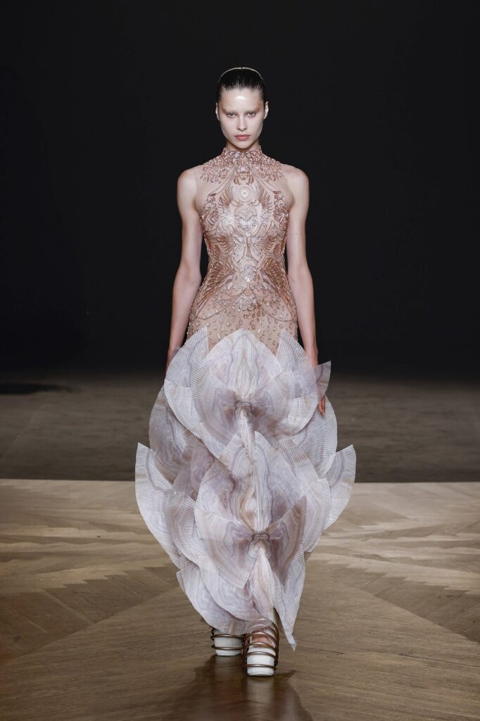Iris Van Herpen Sympoiesis: Budućnost visoke mode