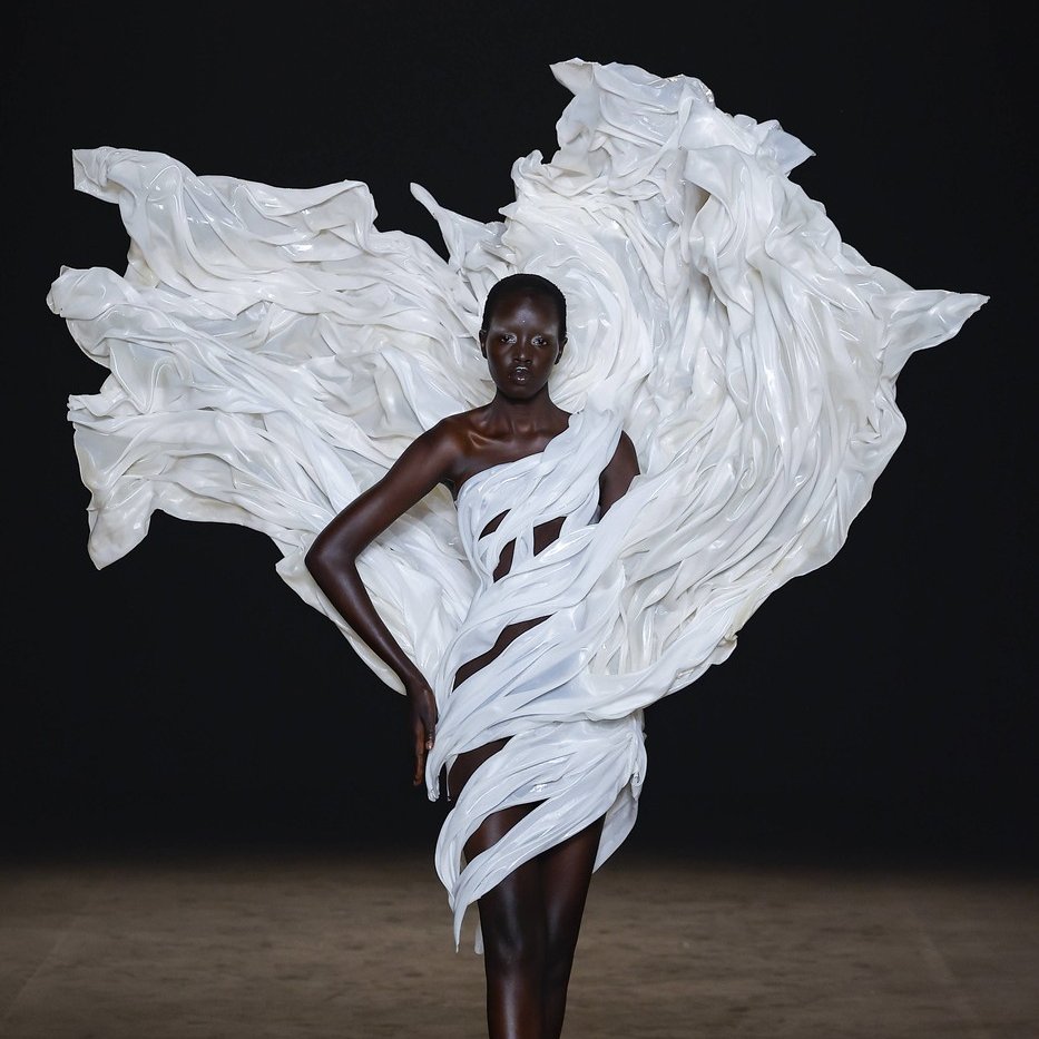 Iris Van Herpen Sympoiesis: Budućnost visoke mode