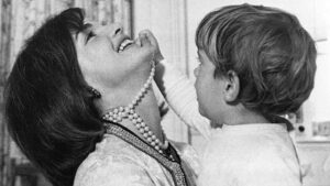 Jacqueline Kennedy Onassis: Vreme elegancije koje ne prolazi