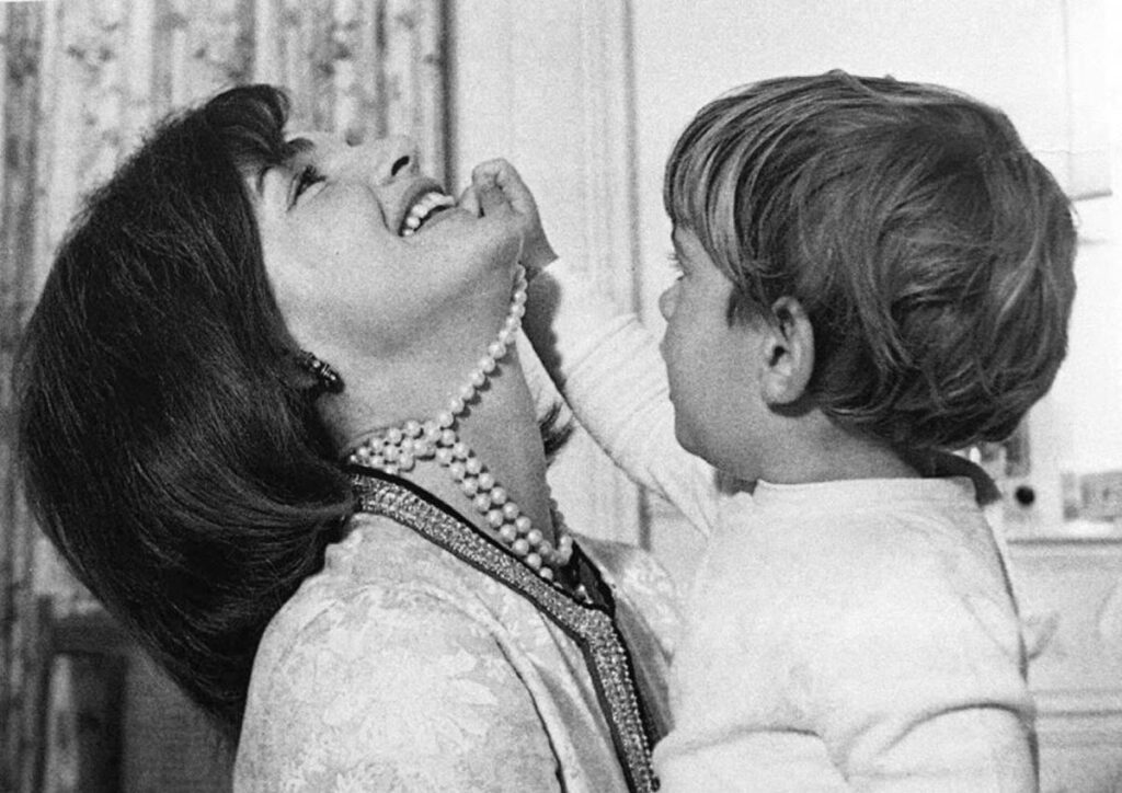 Jacqueline Kennedy Onassis: Vreme elegancije koje ne prolazi