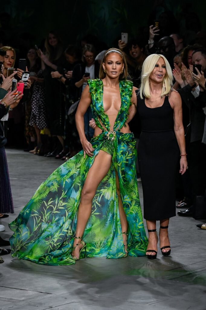Jennifer Lopez i „Jungle Dress“: Moda koja je promenila internet