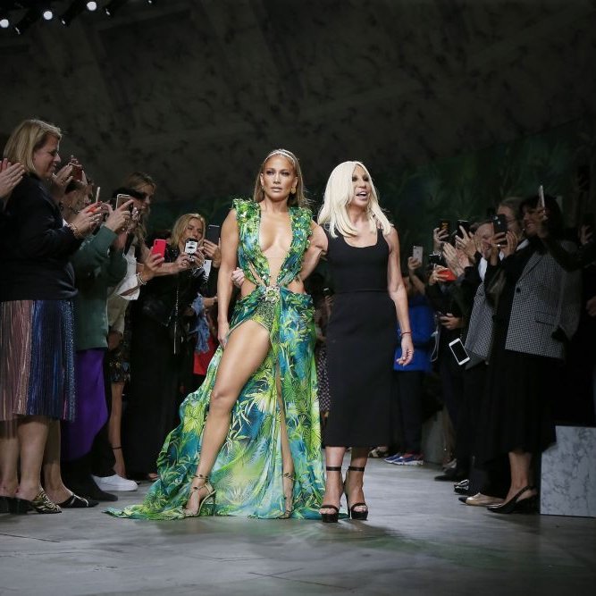 Jennifer Lopez i „Jungle Dress“ Moda koja je promenila internet