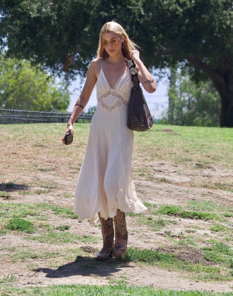 Kopiramo stil Belle Hadid Boho romantika sa kaubojskim obrtom