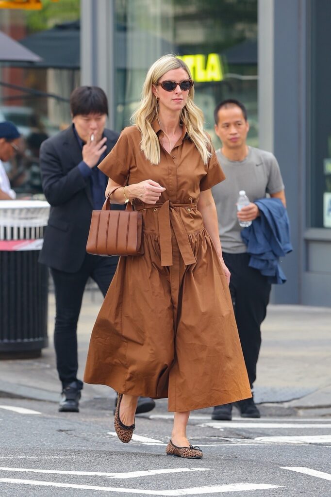 Letnji kapsula ormar za kancelariju: Stil koji diše nicky hilton
