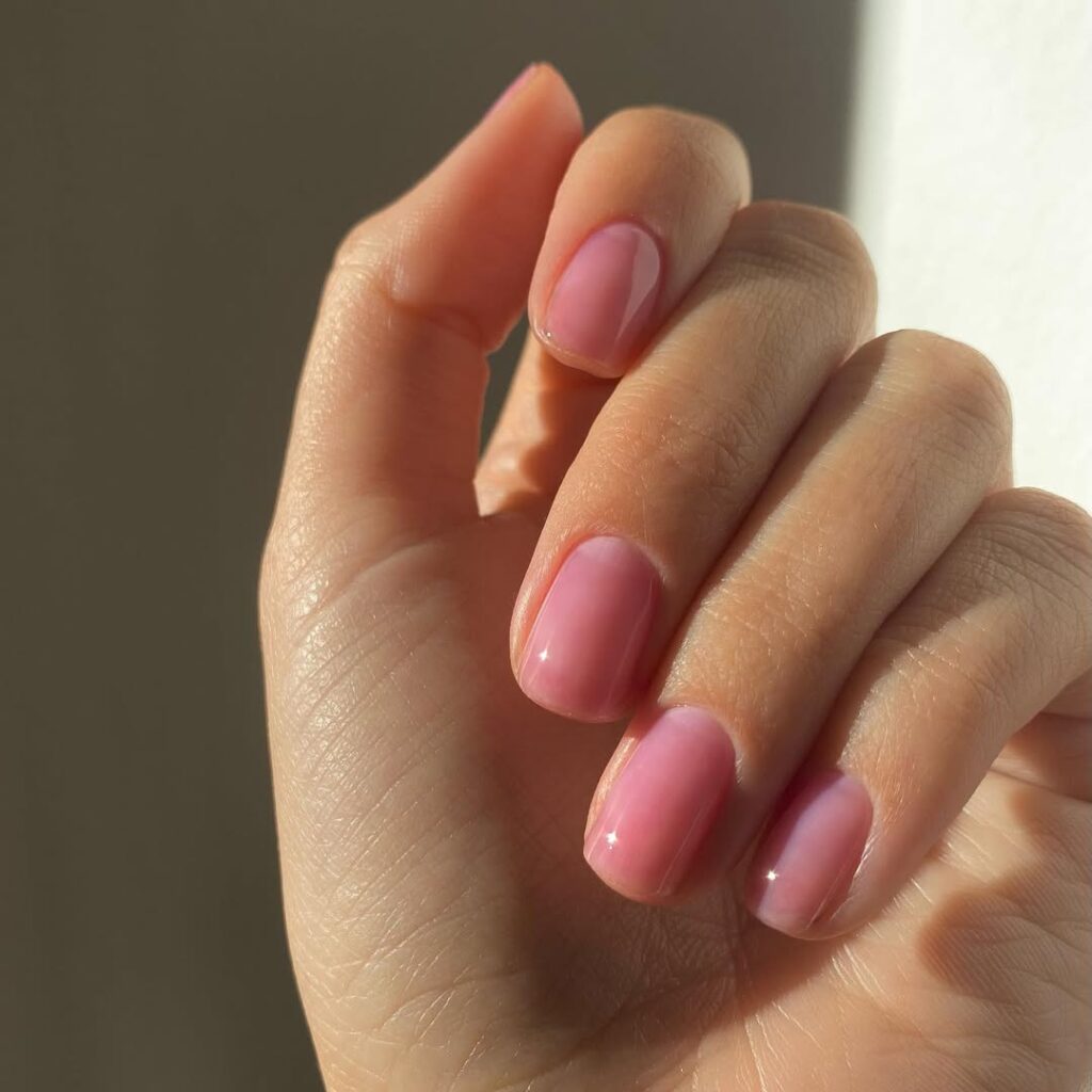 Rose water manikir: Najtraženiji nokti leta 2025