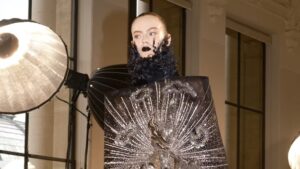 Schiaparelli Haute Couture Manifest mode između prošlosti i budućnosti (1)