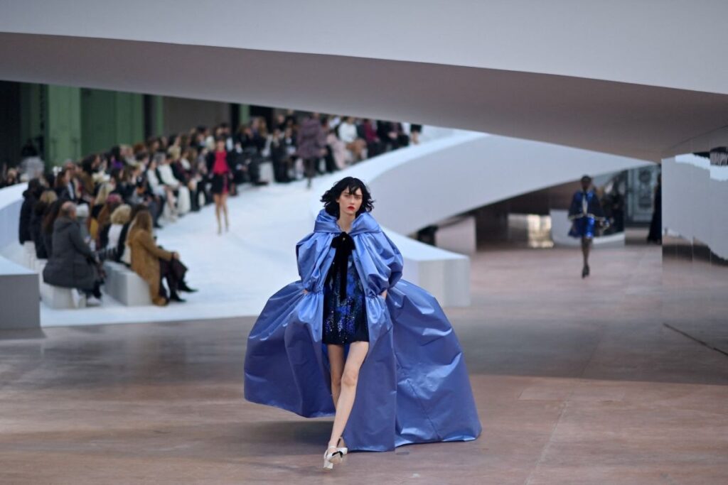 Šta možemo da očekujemo od Paris Haute Couture nedelje mode
Chanel: Tišina pred promenu