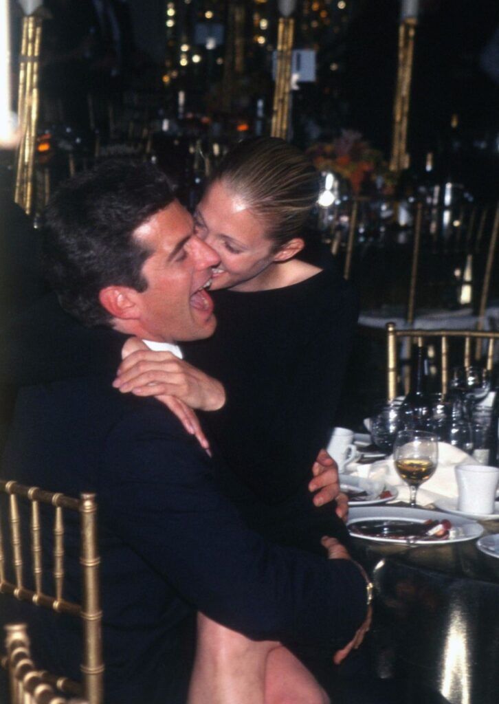 Zašto nas i dalje opsedaju tragične ljubavi?
Novi pogled na staru čežnju kroz priču John F. Kennedyja Jr. i Carolyn Bessette