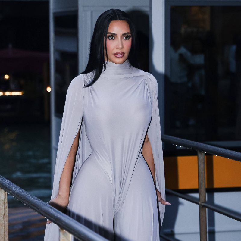 Obično, kada ponudite Kim Kardashian odevnu kombinaciju koja prekriva lice – ona je odmah za.