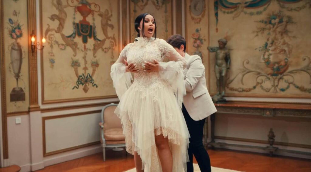 Cardi B Modna fantazija u spotu za “Imaginary Playerz”
