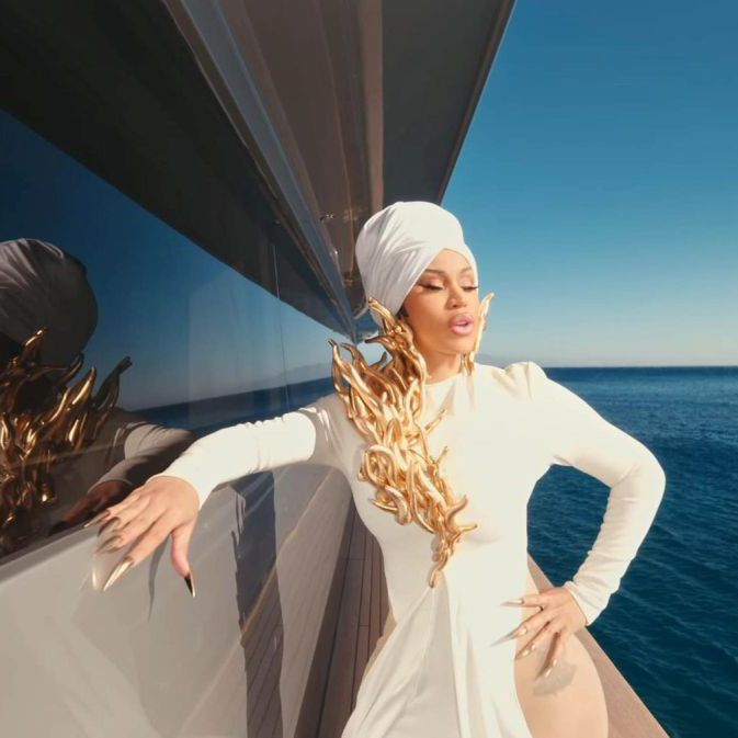 Cardi B Modna fantazija u spotu za “Imaginary Playerz”