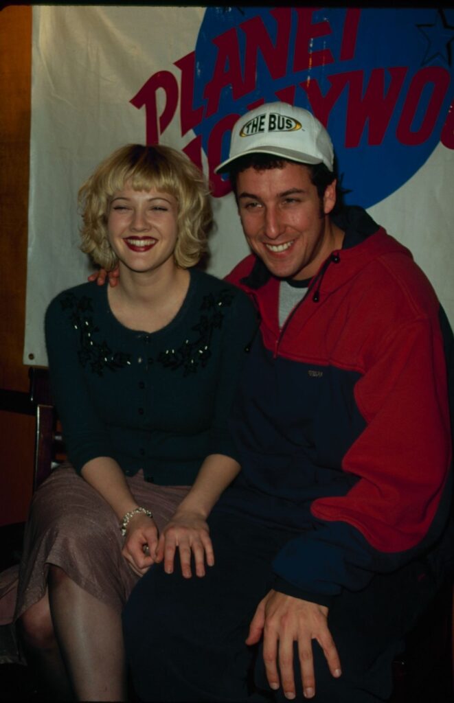 11 frizura iz 90-ih koje i dalje inspirišu
drew barrymore i adam sandler