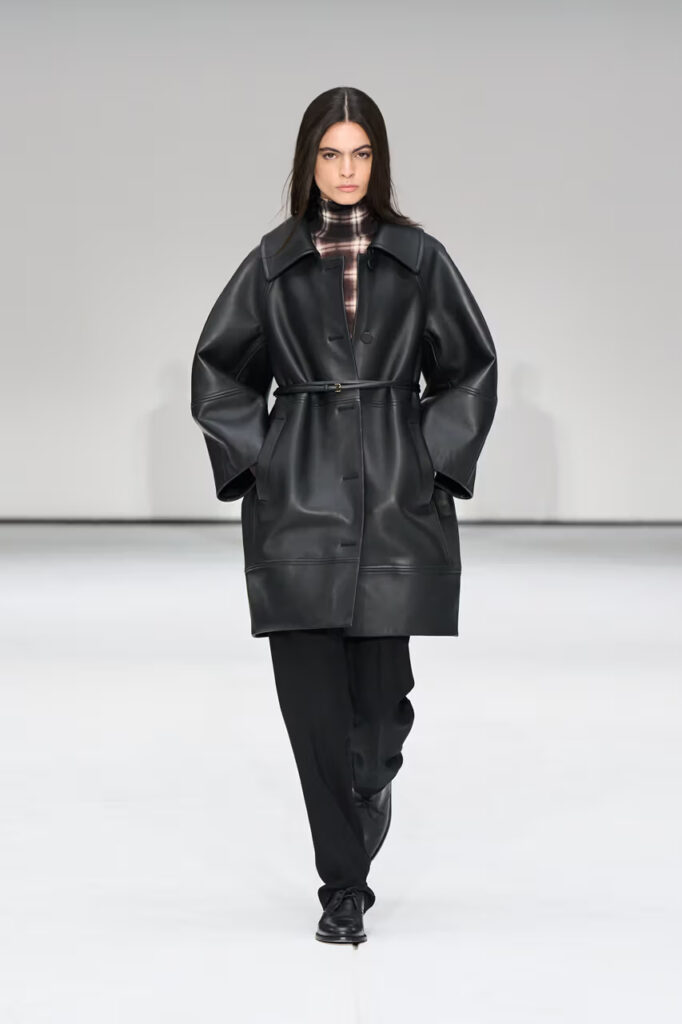 COS prikazuje eterealni jesenji minimalizam na NYFW