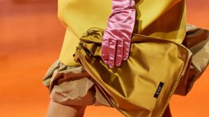 Prada se vraća osnovama za proleće 2026