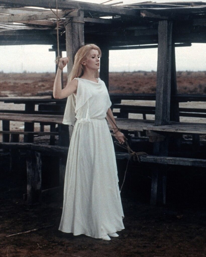 11 filmskih kostima koji su promenili modni narativ
Belle de Jour (1967)