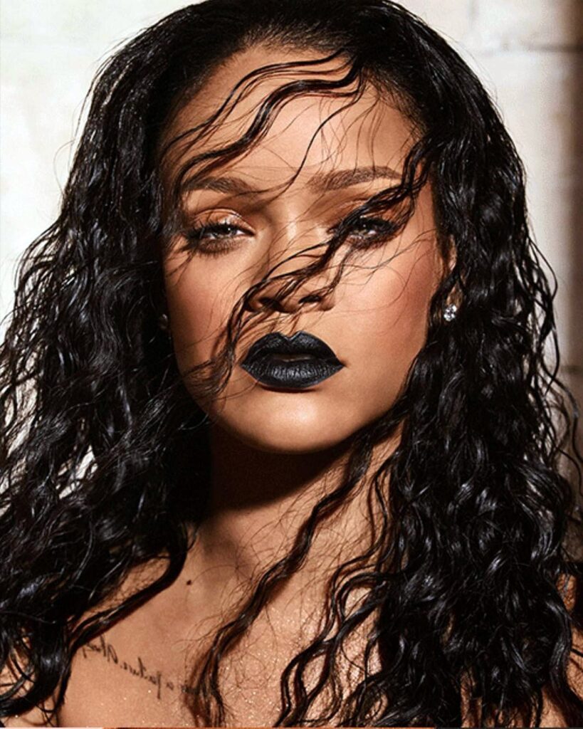5 trendova karmina koji će obeležiti jesen i zimu 2025.
rihanna Svetleća crna