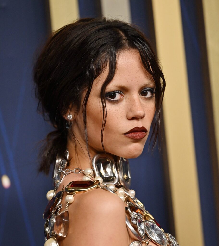 5 trendova karmina koji će obeležiti jesen i zimu 2025.
jenna ortega Kakao braon