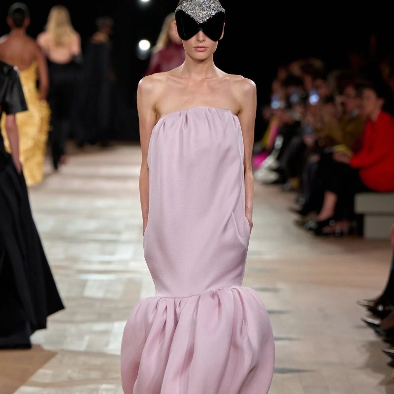 Pierpaolo Piccioli vraća besmrtnost Balenciagi za proleće 2026.