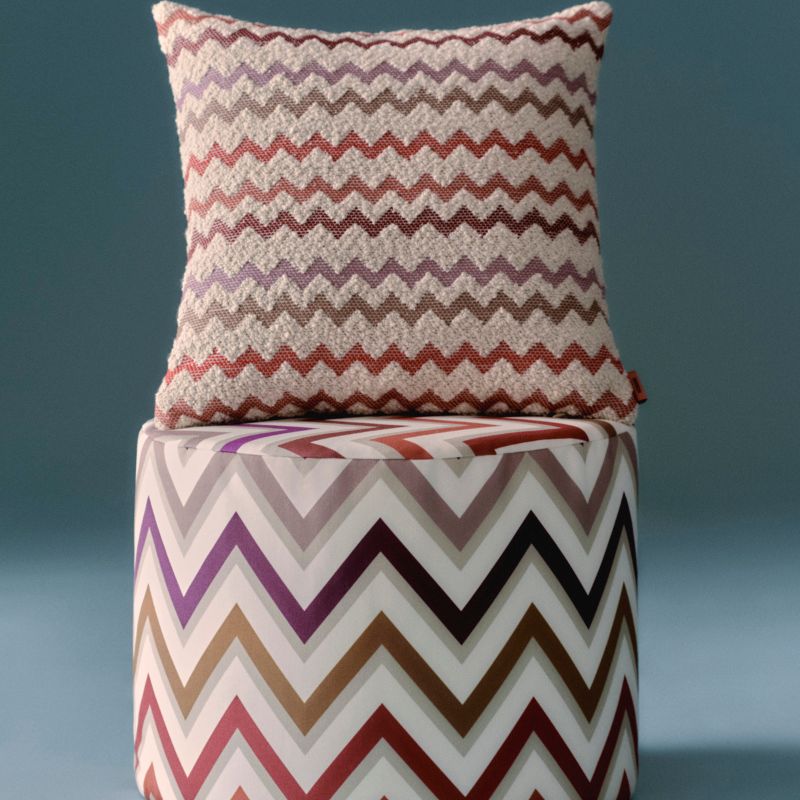 Ponuda našeg grada sada je obogaćena novom dimenzijom italijanskog luksuza, Missoni Home Decor tekstilnom kolekcijom.