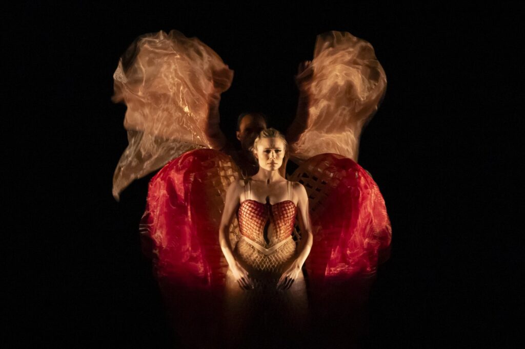 Iris Van Herpen u baletskom letu između stvarnosti i sna