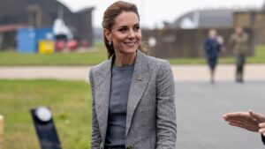 Princeza Kate daje sivom odelu kraljevsko odobrenje