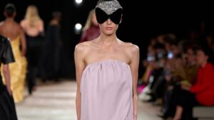 Pierpaolo Piccioli vraća besmrtnost Balenciagi za proleće 2026.