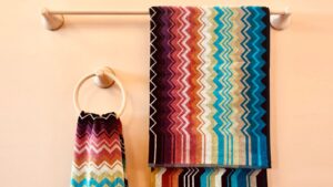 Ponuda našeg grada sada je obogaćena novom dimenzijom italijanskog luksuza, Missoni Home Decor tekstilnom kolekcijom.