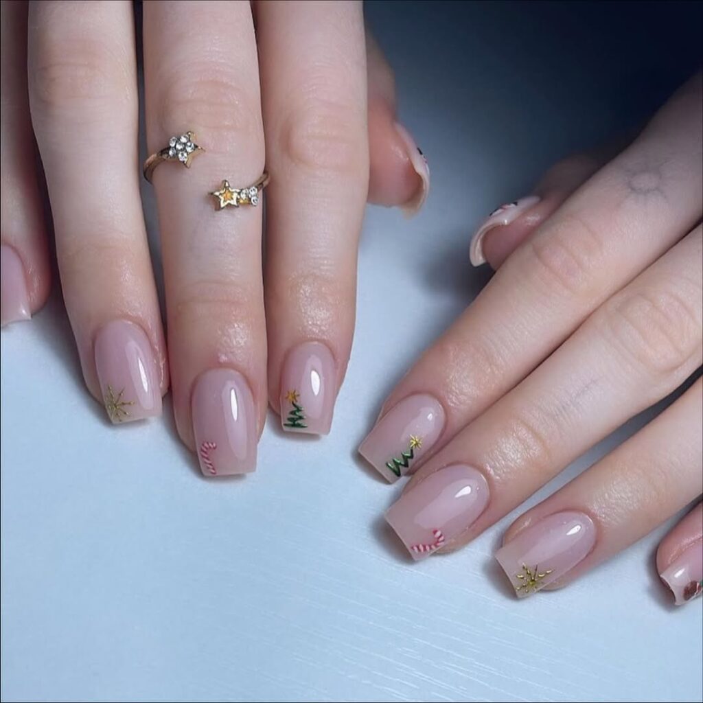 11 zimskih trendova manikira koji će obeležiti sezonu
Nude nokti sa novogodišnjim motivima