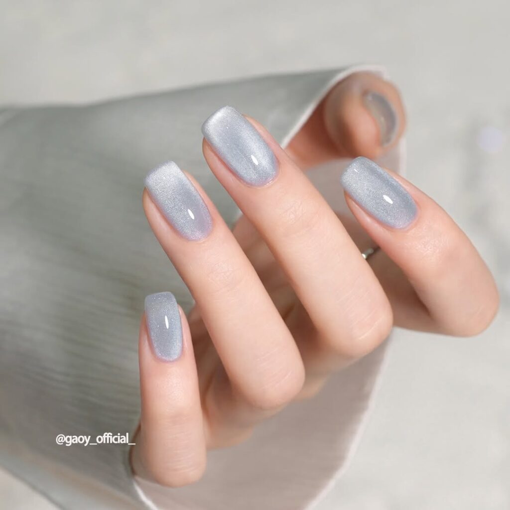 Velvet “cat-eye” nokti
11 zimskih trendova manikira koji će obeležiti sezonu