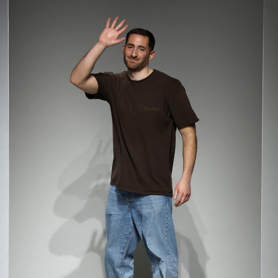 Balmain je zvanično imenovao Antonina Trona za novog kreativnog direktora, čime započinje novo poglavlje u istoriji slavne francuske modne kuće.