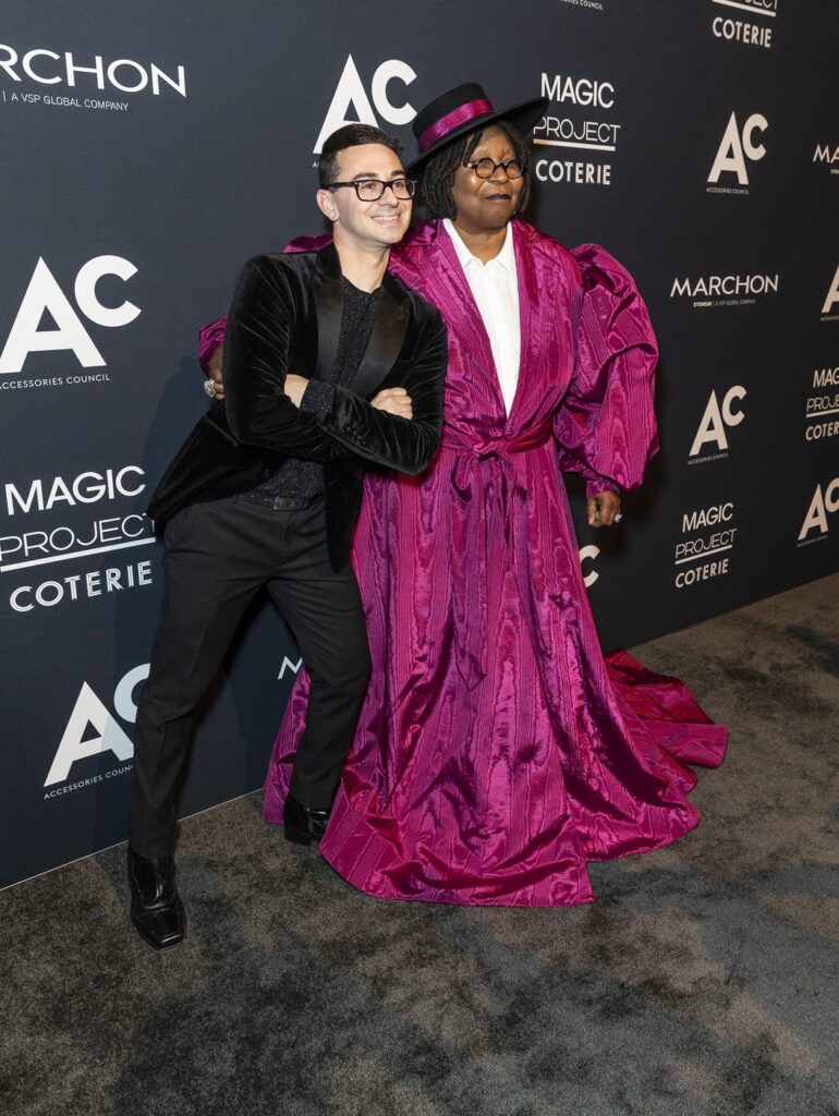 Christian Siriano 11 momenata koji definišu njegovu estetiku
whoopi goldber ace awards 2021