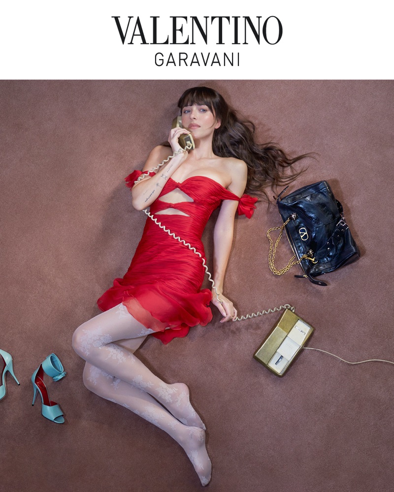 Dakota Johnson predvodi sanjivu kampanju Valentino Cruise 2026