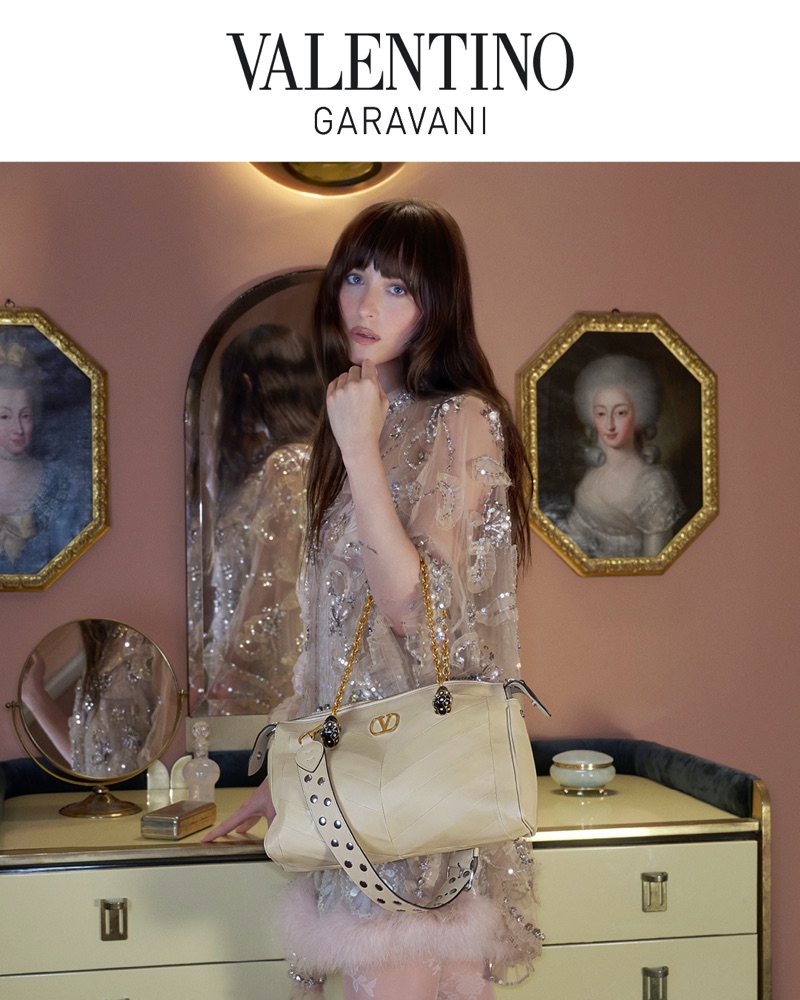 Dakota Johnson predvodi sanjivu kampanju Valentino Cruise 2026