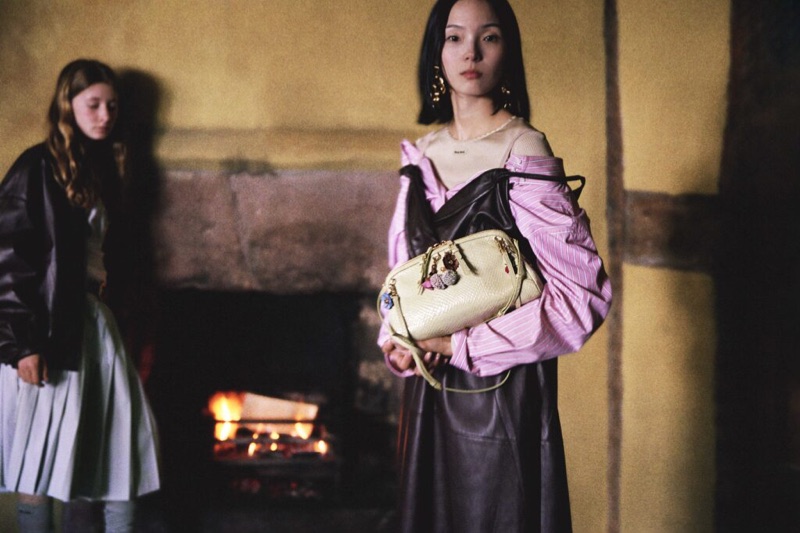 Gigi Hadid predvodi Miu Miu Holiday fantaziju (2)