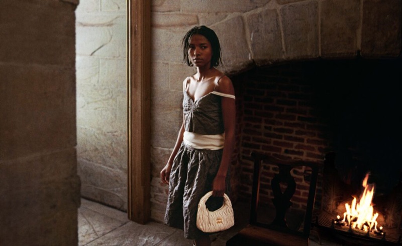 Gigi Hadid predvodi Miu Miu Holiday fantaziju (2)