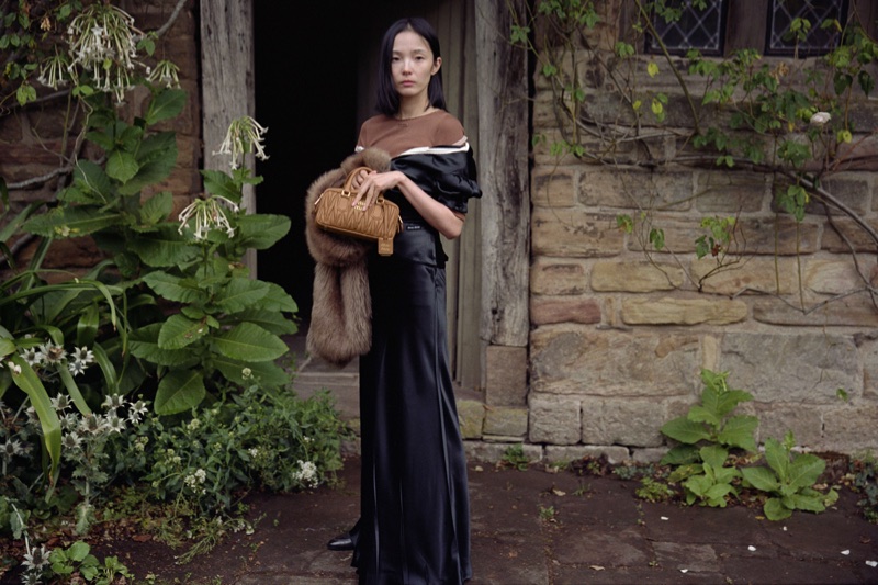 Gigi Hadid predvodi Miu Miu Holiday fantaziju (2)