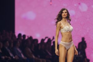 Lisca impresionirala ekskluzivnom modnom revijom