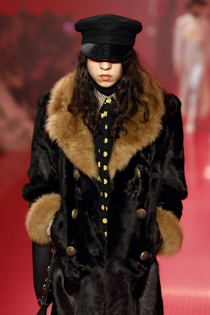 Military stil: Sezonska opsesija koja osvaja modne piste