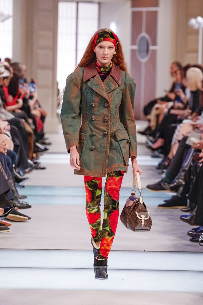 Military stil: Sezonska opsesija koja osvaja modne piste