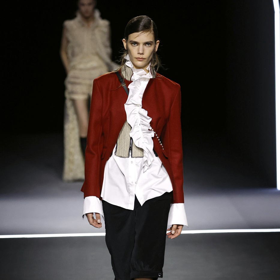 Military stil: Sezonska opsesija koja osvaja modne piste