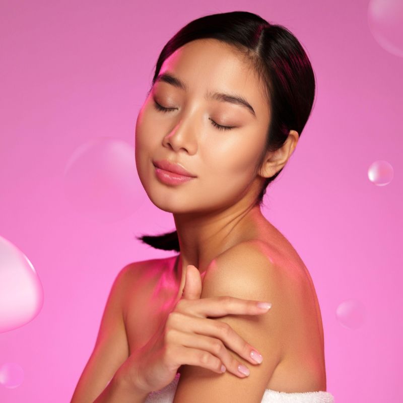 K-beauty je godinama postavljao pravila igre u nezi kože, uvodeći koncepte poput „glass skin“ efekta, esencija i formulacija fokusiranih na sastojke.