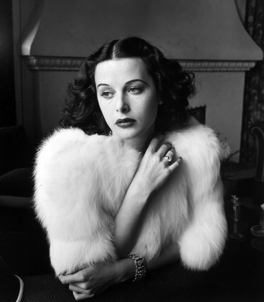 Neverovatna priča Hedy Lamarr
Holivudska zvezda i izumiteljka koja je predvidela digitalni svet