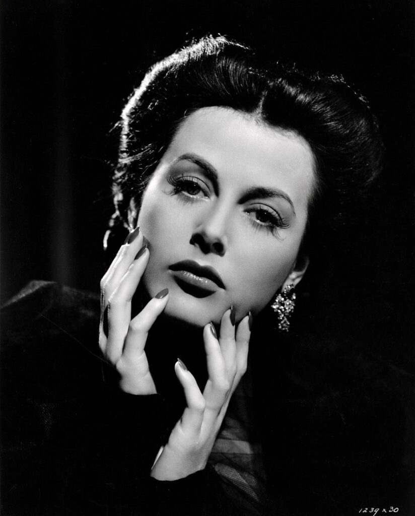 Neverovatna priča Hedy Lamarr
Holivudska zvezda i izumiteljka koja je predvidela digitalni svet